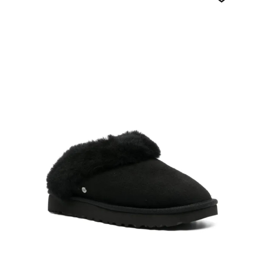 Like New UGG Women's Classic Slipper II in black size 11